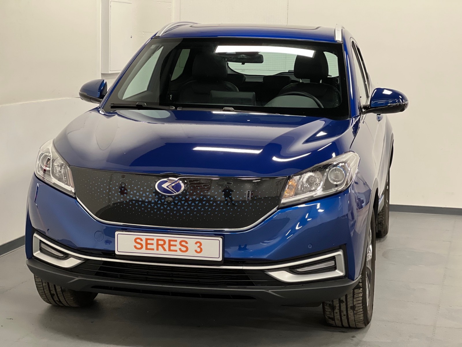 trouver un véhicule électrique SUV d'occasion avec bonne autonomie à Mantes La Ville - vue avant