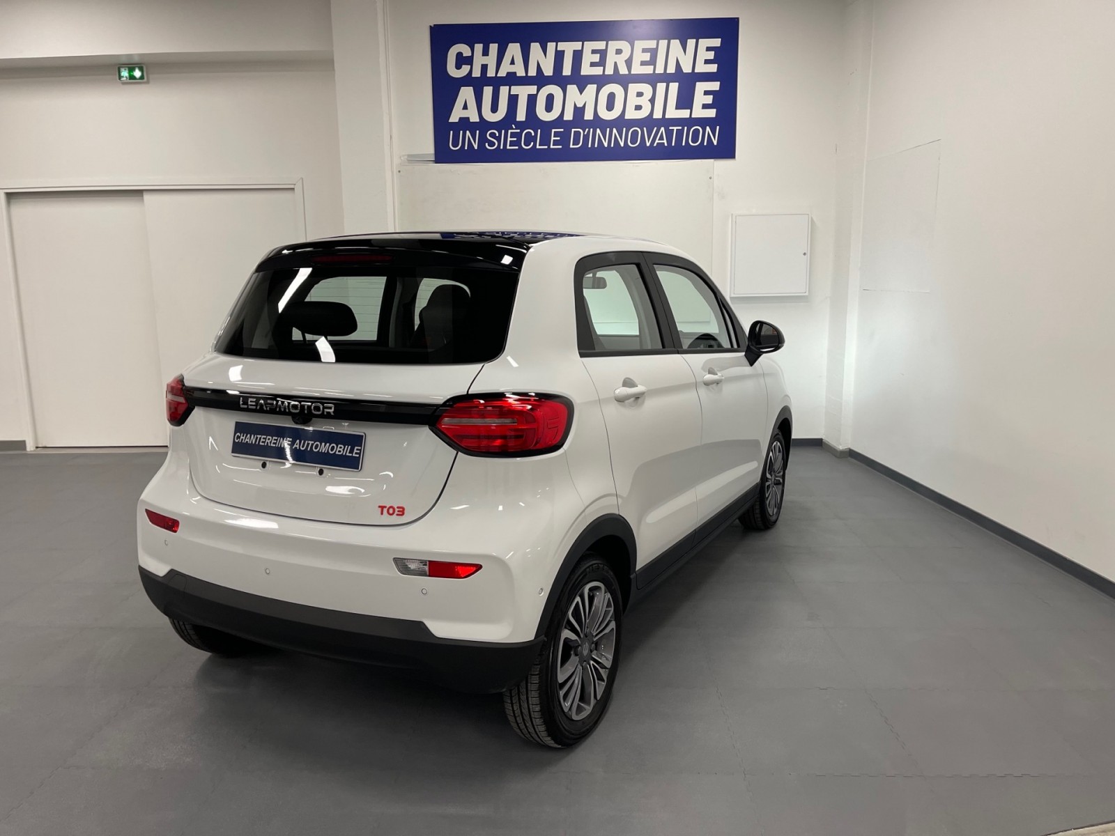 comment choisir une citadine électrique avec de l'autonomie à Mantes La Ville vue 3/4 arrière