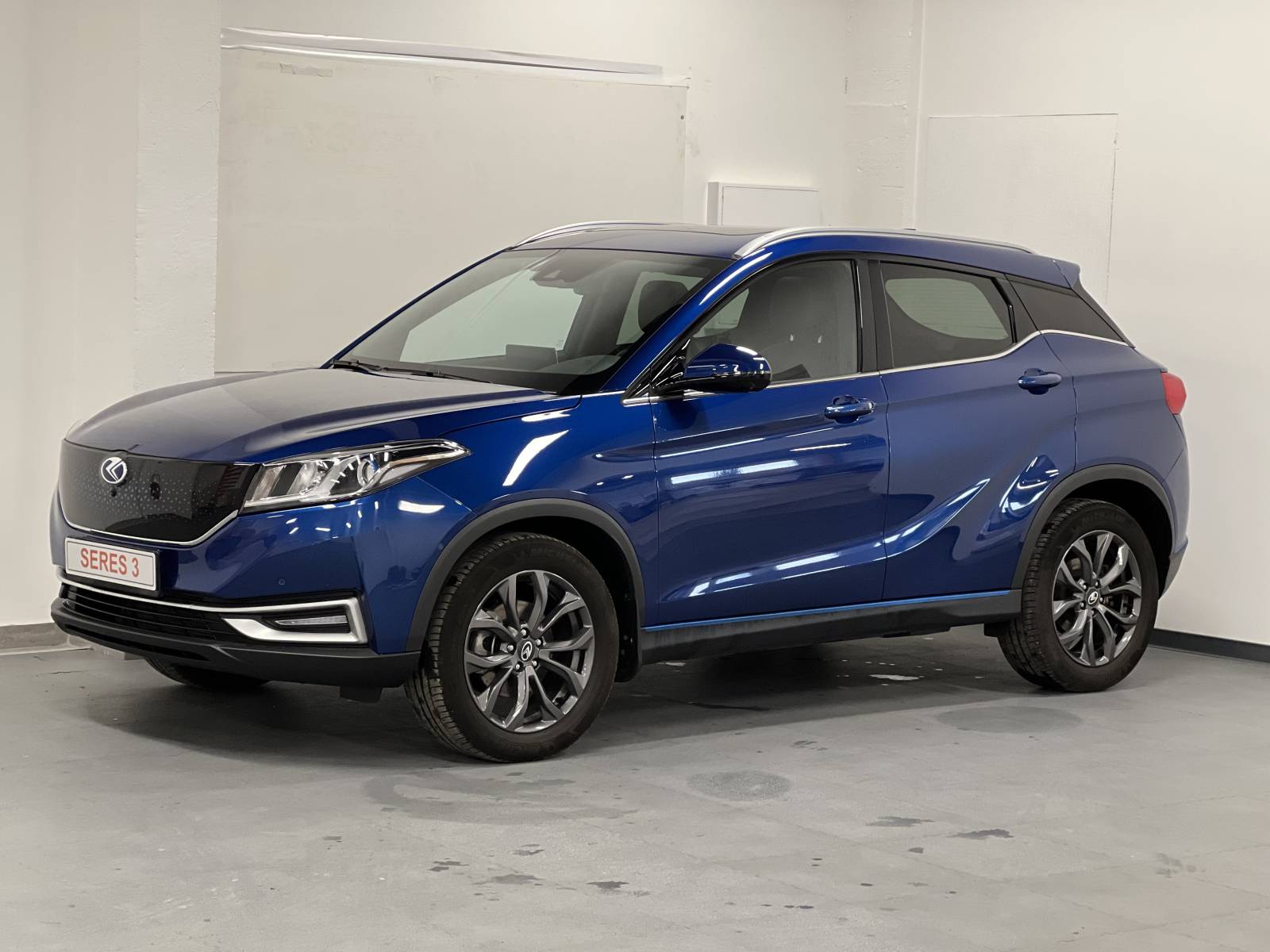 vue 3/4 avant SERES 3 bleu