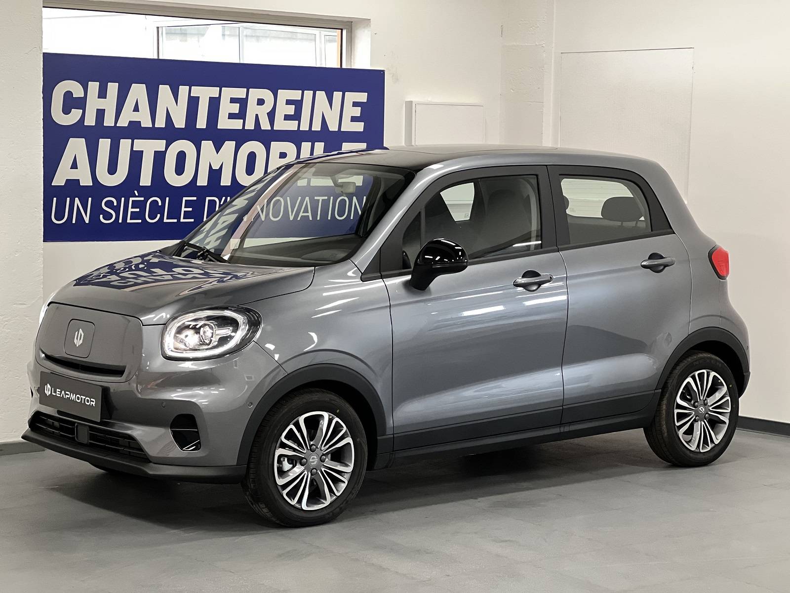 Voiture électrique neuve gris acier Leapmotor T03