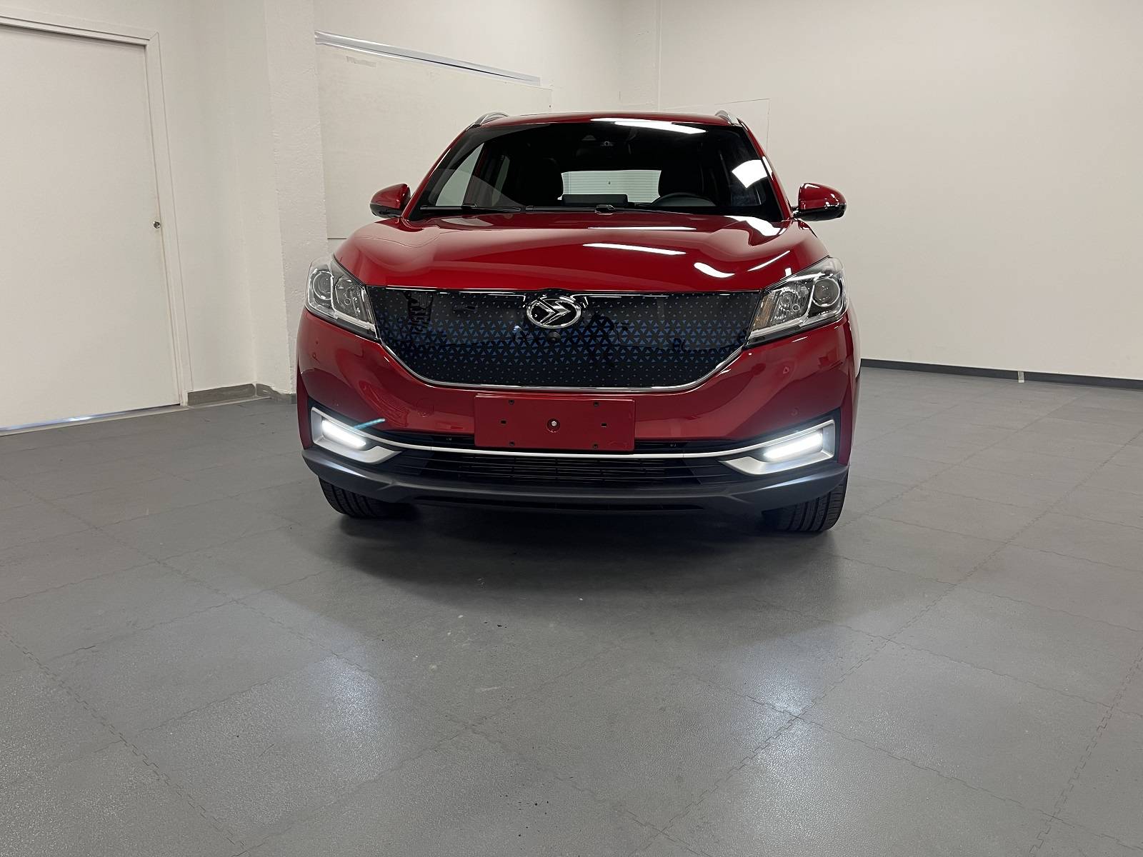 voiture 100 % électrique SERES 3 rouge version luxe pas chère à Mantes la Ville- vue avant