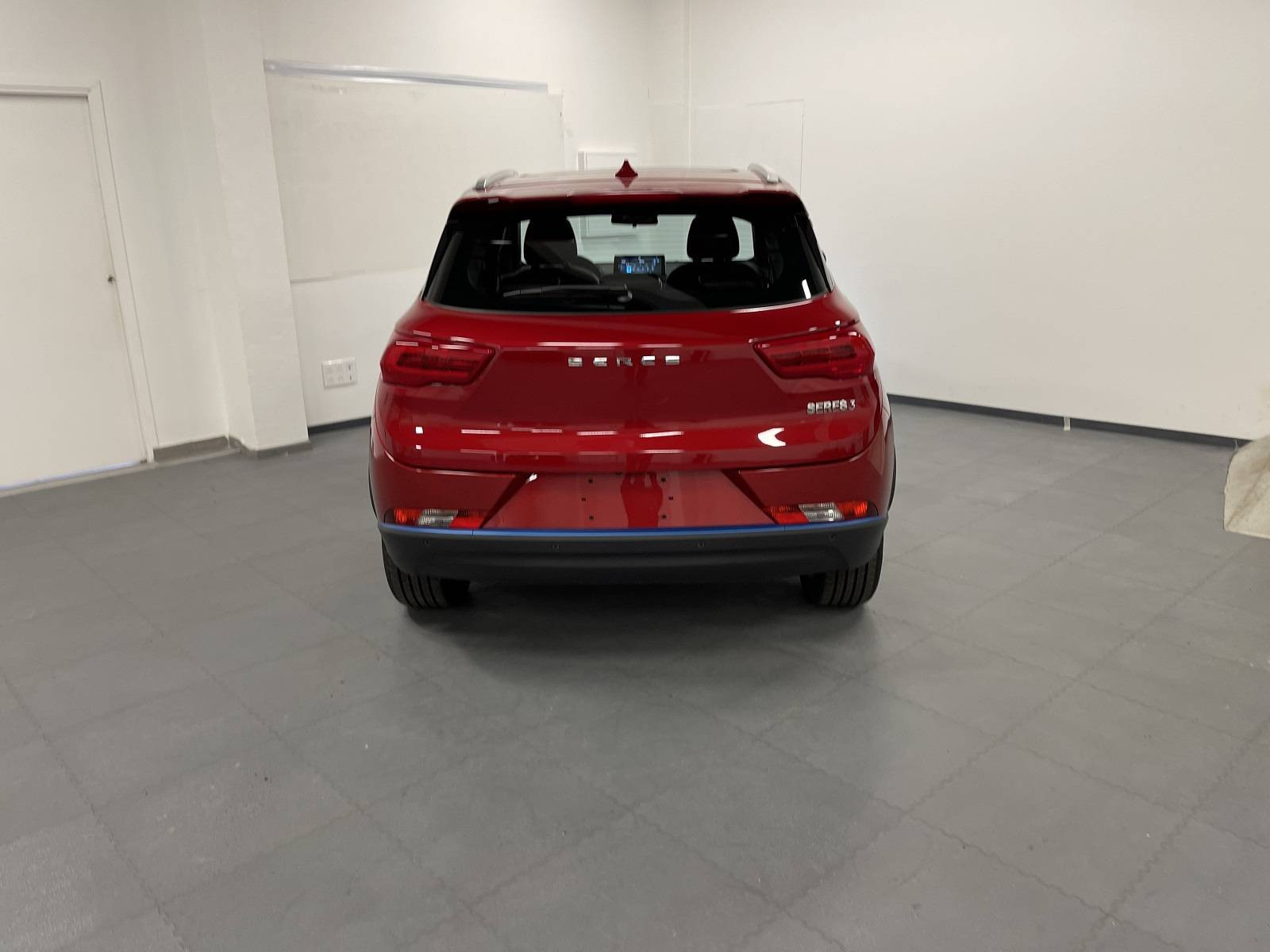 voiture 100 % électrique SERES 3 rouge version luxe pas chère à Mantes la Ville - vue arrière
