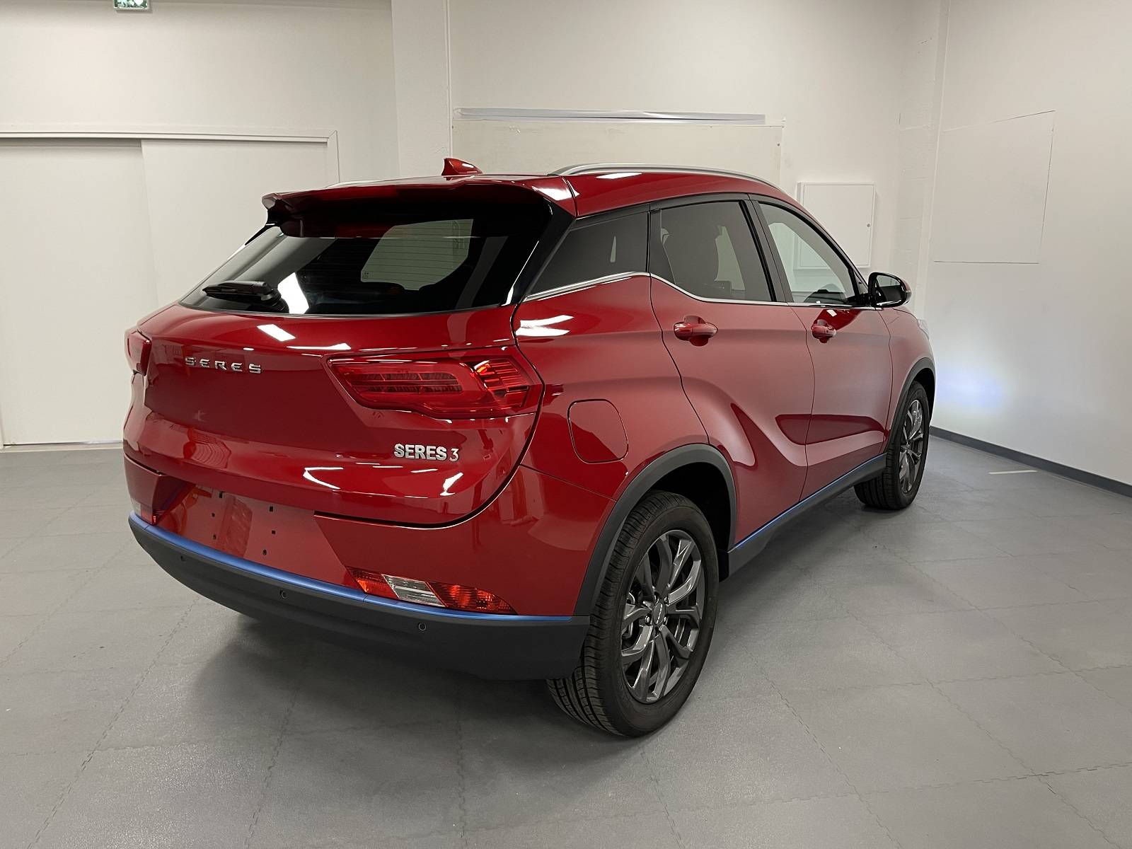 voiture 100 % électrique SERES 3 rouge version luxe pas chère à Mantes la Ville - vue 3/4 arrière
