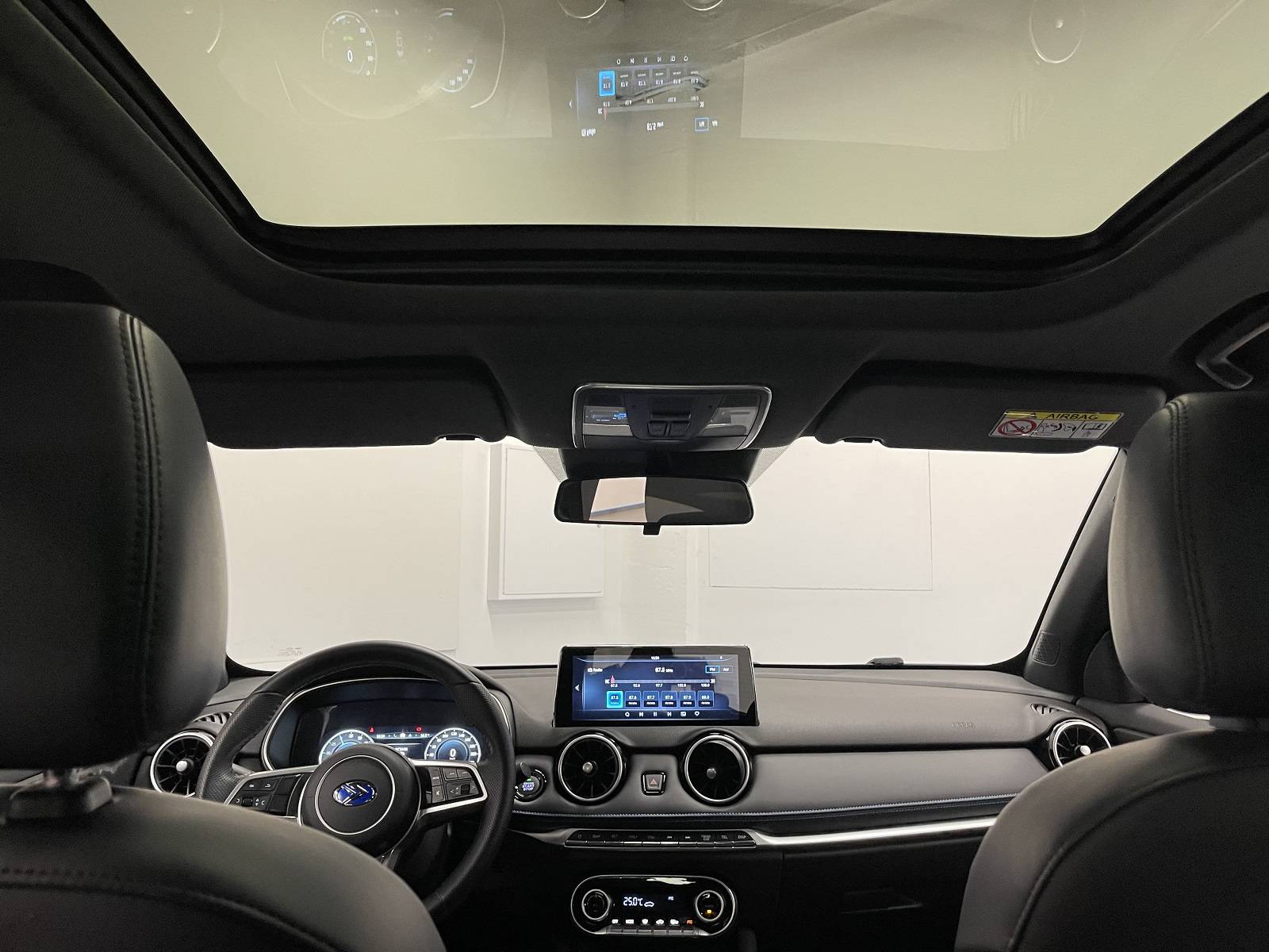 voiture 100 % électrique SERES 3 rouge version luxe pas chère à Mantes la Ville - vue intérieure