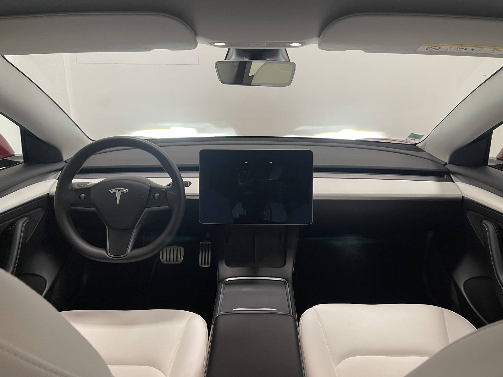 trouver une voiture électrique TESLA Model 3 Performance rouge proche de Versailles - vue intérieure