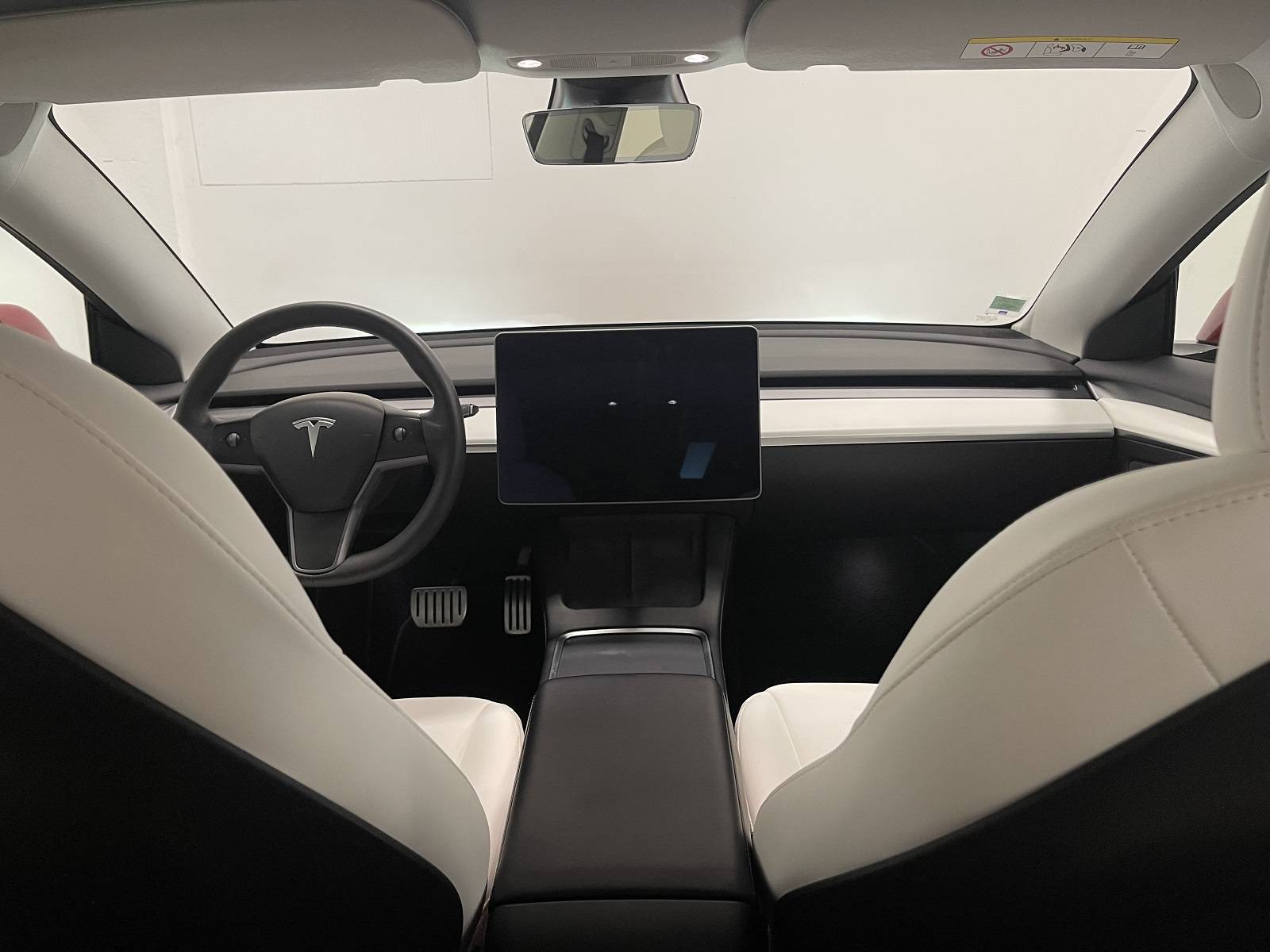 trouver une voiture électrique TESLA Model 3 performance disponible proche de Poissy - vue intérieure