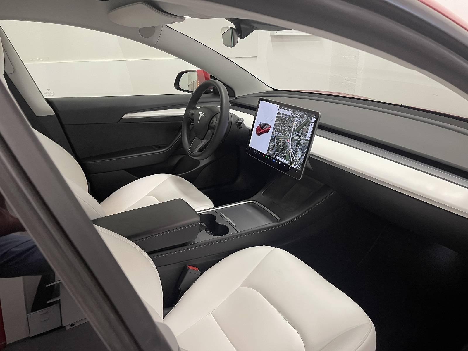 trouver une voiture électrique TESLA Model 3 performance disponible proche de Poissy - vue espace intérieur