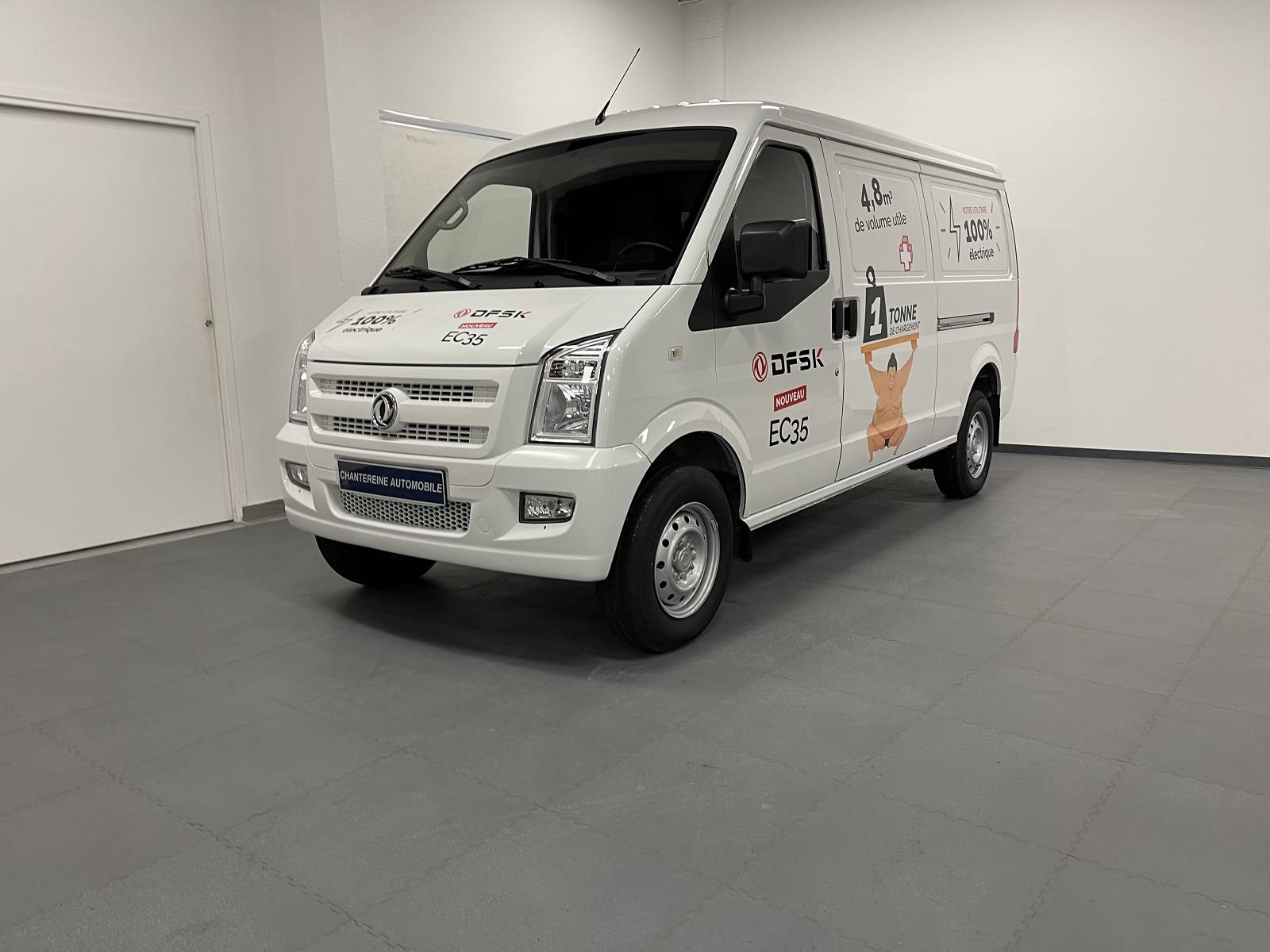 quel est le véhicule utilitaire électrique pas cher pour les professionnels proche de Poissy - vue 3/3 avant