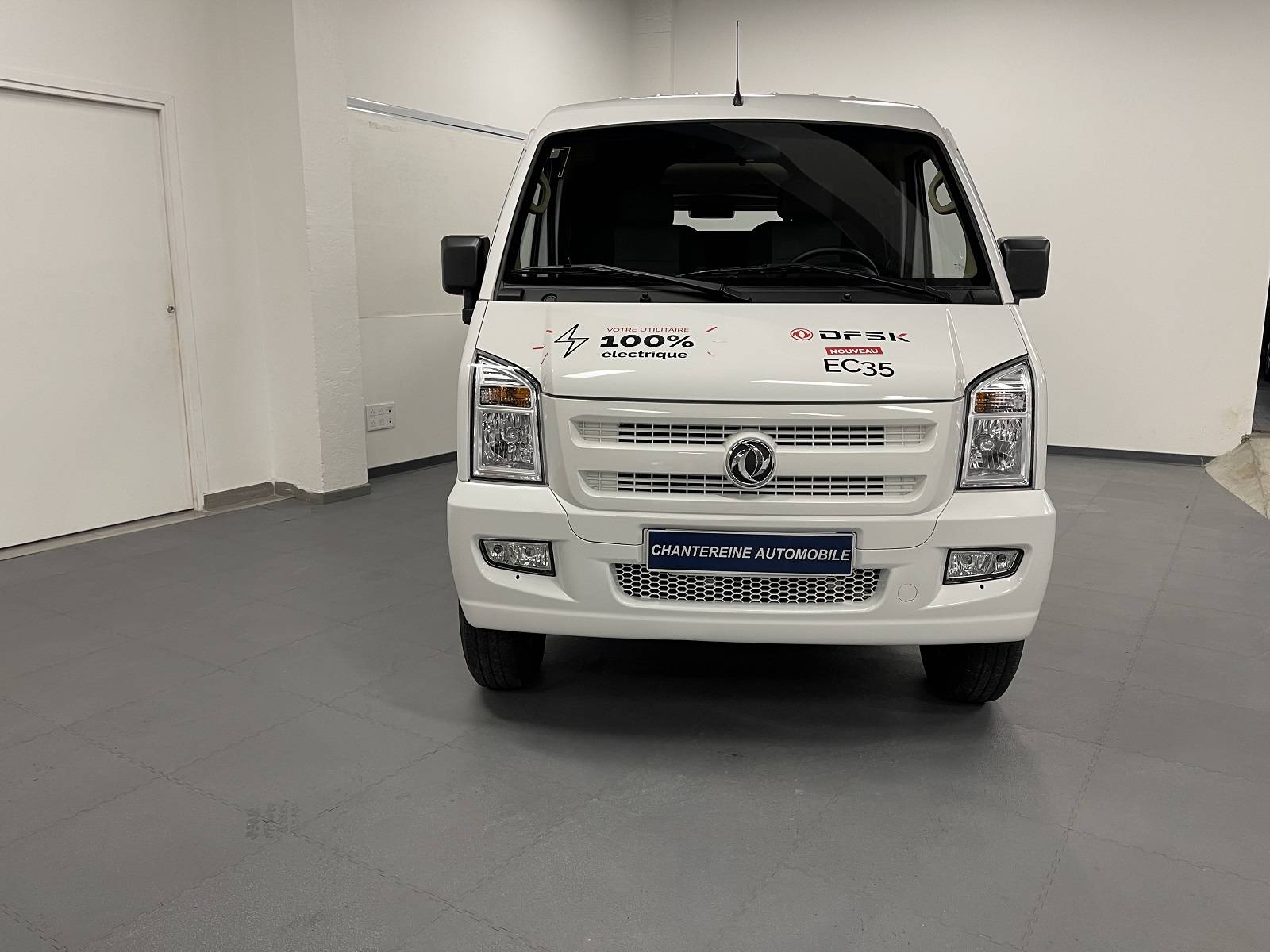 quel véhicule utilitaire électrique fourgon DFSK EC 35 pas cher choisir proche de Versailles - vue face avant