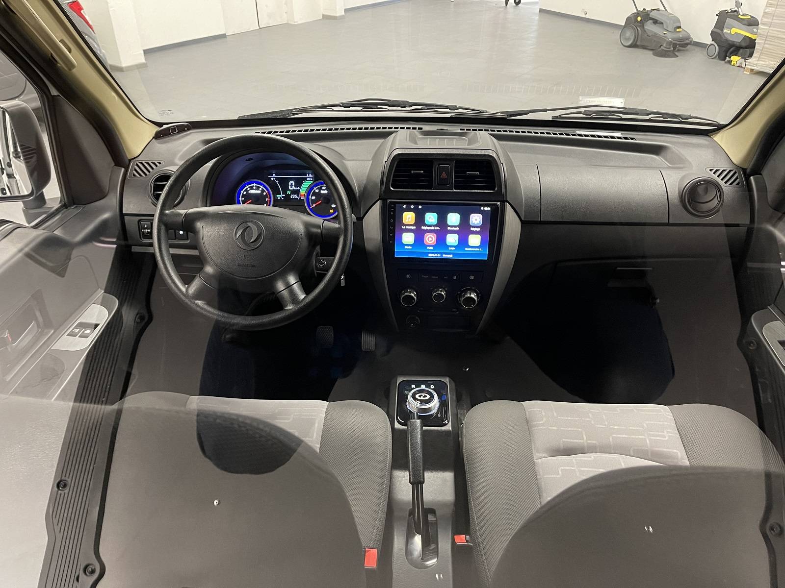 quel véhicule utilitaire électrique fourgon DFSK EC 35 pas cher choisir proche de Versailles - vue places avant