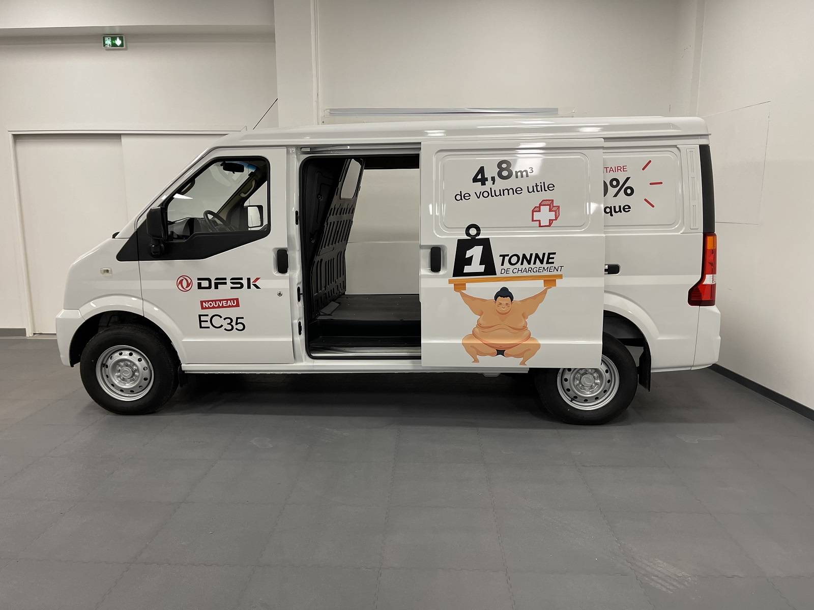 quel est le véhicule utilitaire électrique pas cher pour les professionnels proche de Poissy - vue avec portes latérales coulissantes