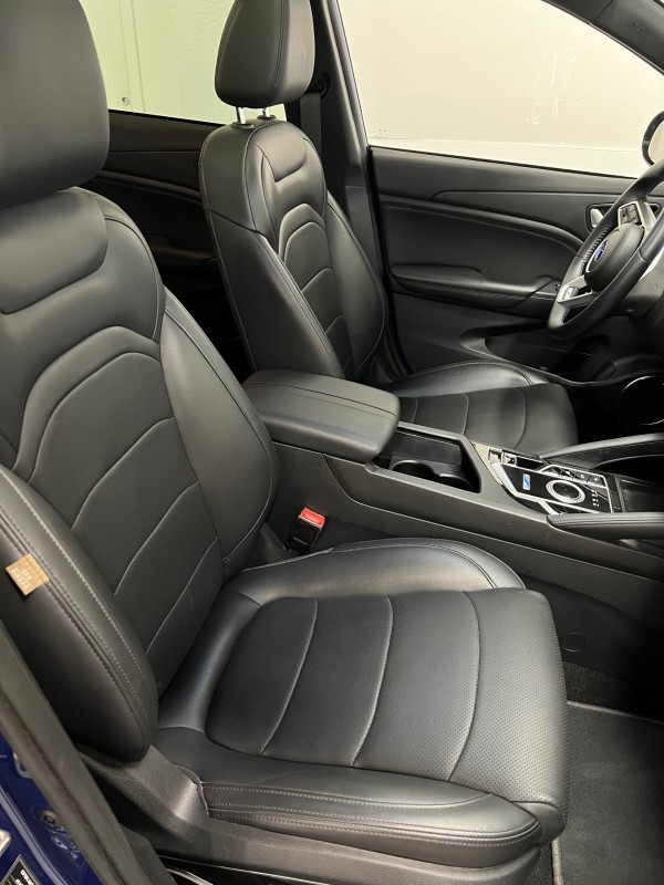 trouver un véhicule électrique SUV d'occasion avec bonne autonomie à Mantes La Ville - vue intérière avant