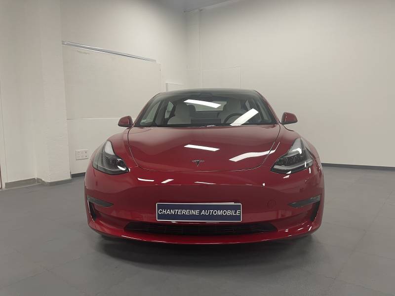 trouver une voiture électrique TESLA Model 3 Performance rouge proche de Versailles - vue avant