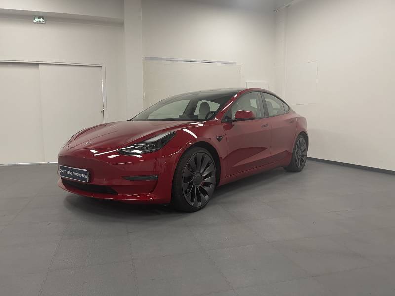 trouver une voiture électrique TESLA Model 3 Performance rouge proche de Versailles - vue 3/4 avant