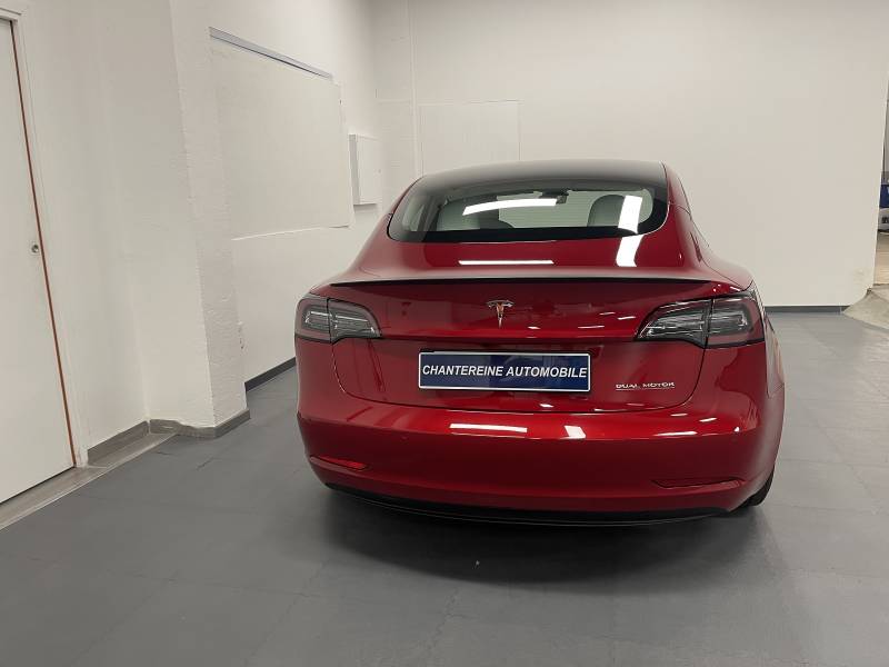 trouver une voiture électrique TESLA Model 3 performance disponible proche de Poissy - vue arrière