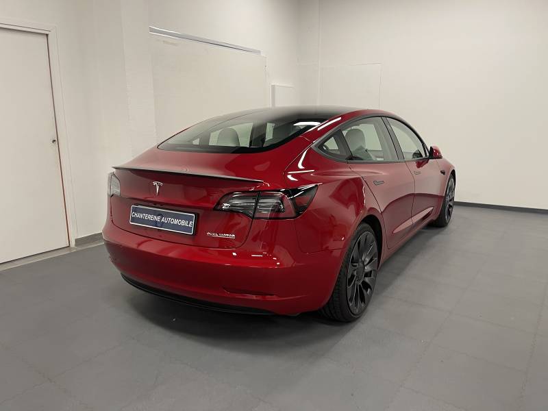 trouver une voiture électrique TESLA Model 3 Performance rouge proche de Versailles - vue avant