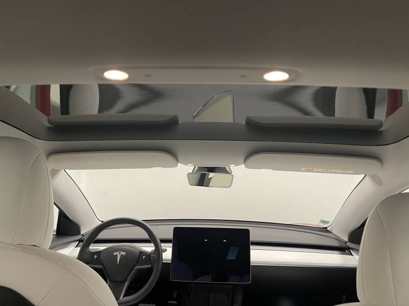 trouver une voiture électrique TESLA Model 3 Performance rouge proche de Versailles - vue intérieure