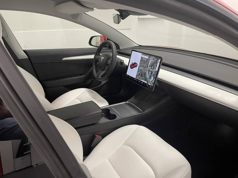 trouver une voiture électrique TESLA Model 3 performance disponible proche de Poissy - vue espace intérieur